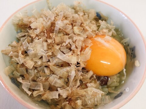 普通の卵かけご飯に飽きたら！味噌かつお節卵かけご飯